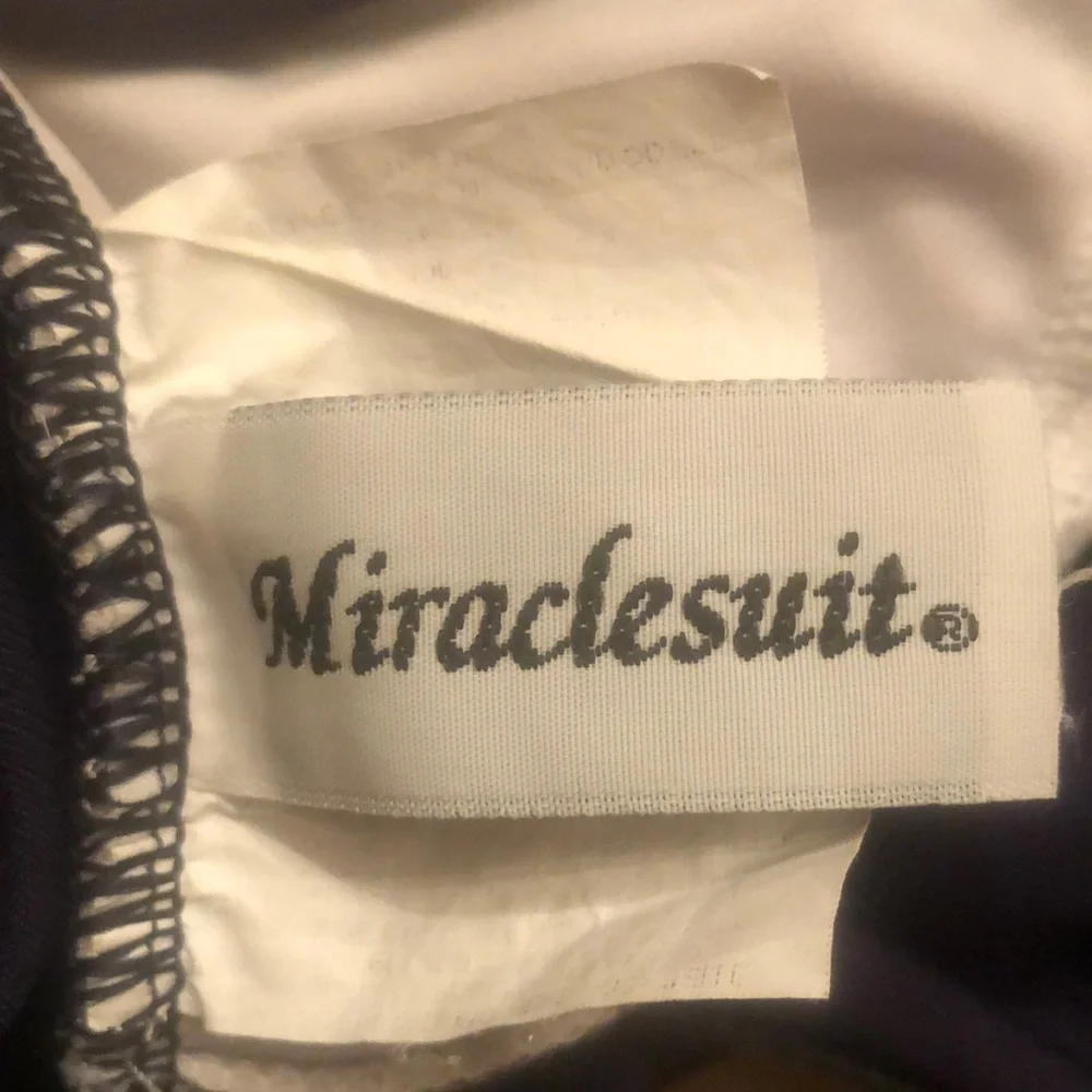 MiracleSuit Gilt Trip Escape Underwire Black & White 1 Piece Swimsuit Sz Small